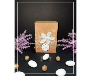 Μπομπονιέρα γάμου χάρτινο κουτί με λουλούδι